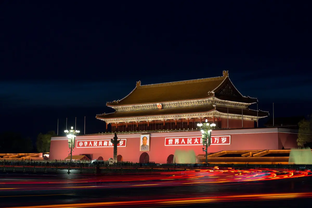 Das Tiananmen-Tor in der Abenddämmerung
