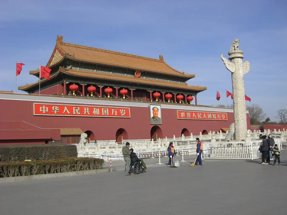 Tiananmen, das Tor des Himmlischen Friedens, mit der Chang'an-Straße