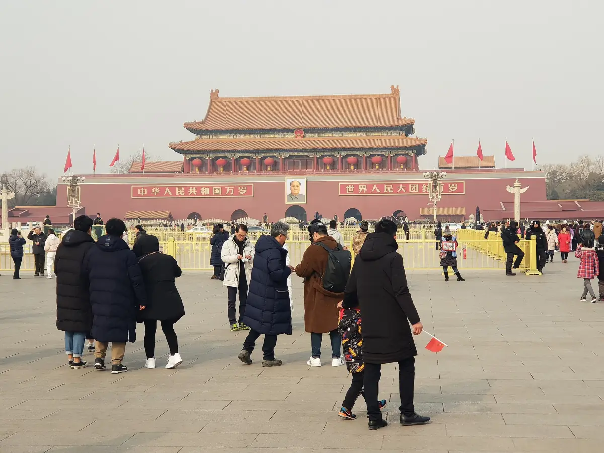 Besucher auf dem Tiananmen-Platz